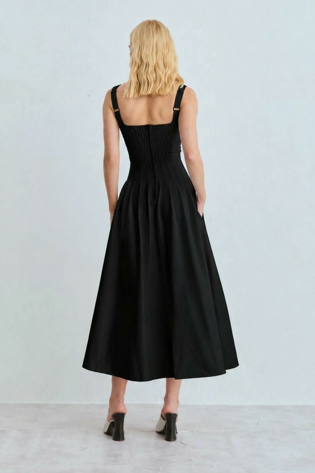 Imagem de Vestido Mídi Recortes Pespontados Cintura Renda Busto Preto Zen